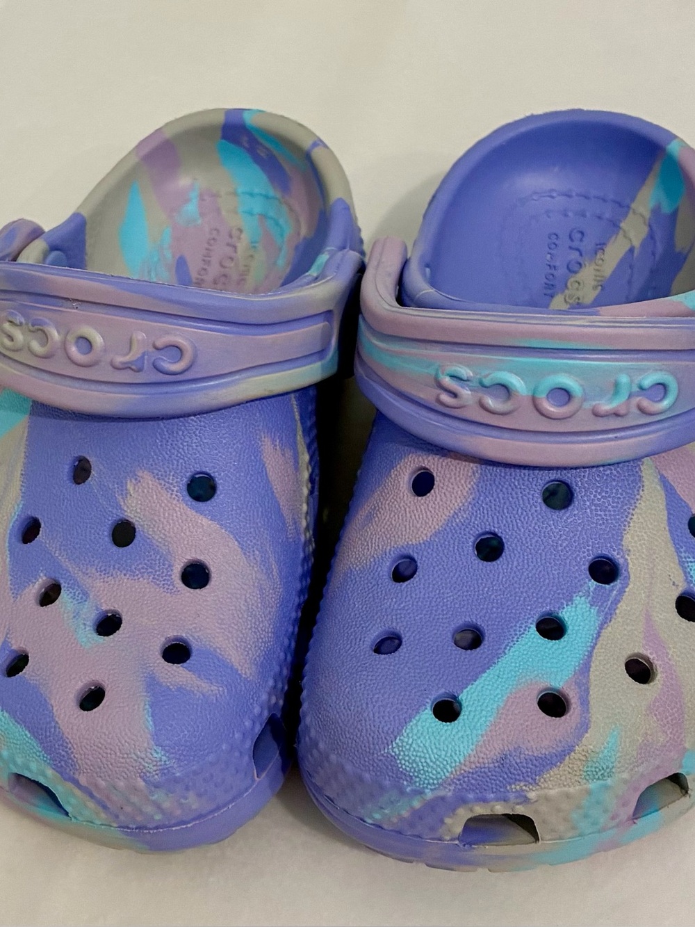 CROCS Kids Marbled Purple & Teal Classic Clog - Size Toddler 6